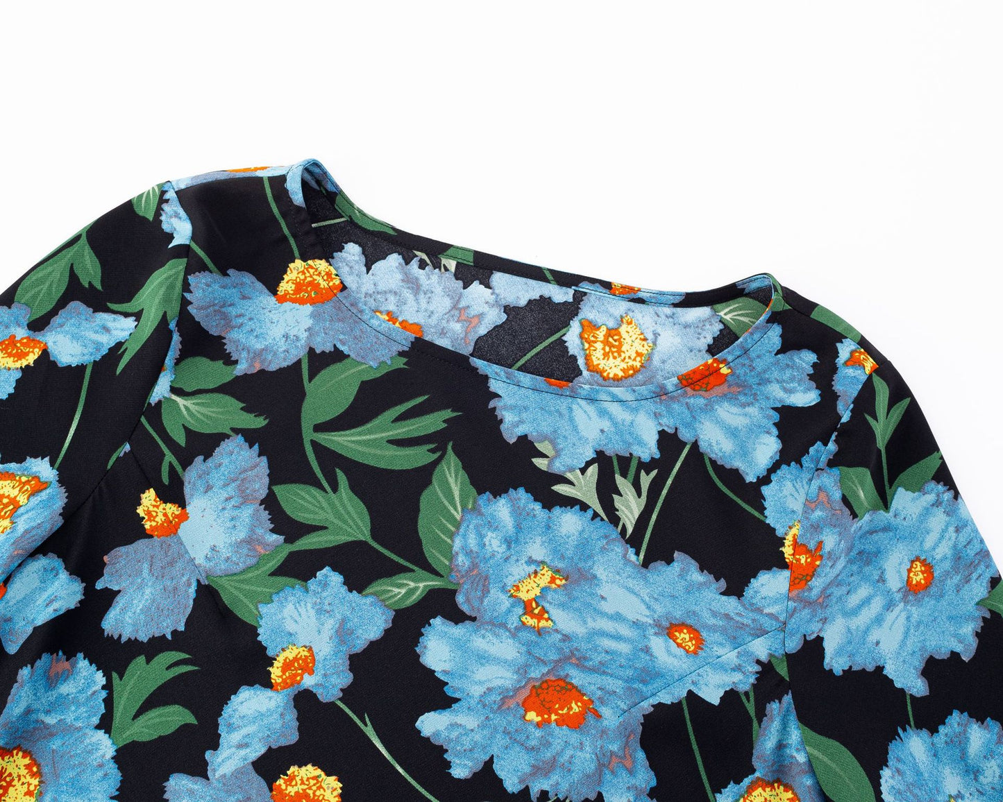 Robe longue évasée à manches longues et à imprimé, avec épaule dénudée et taille cintrée