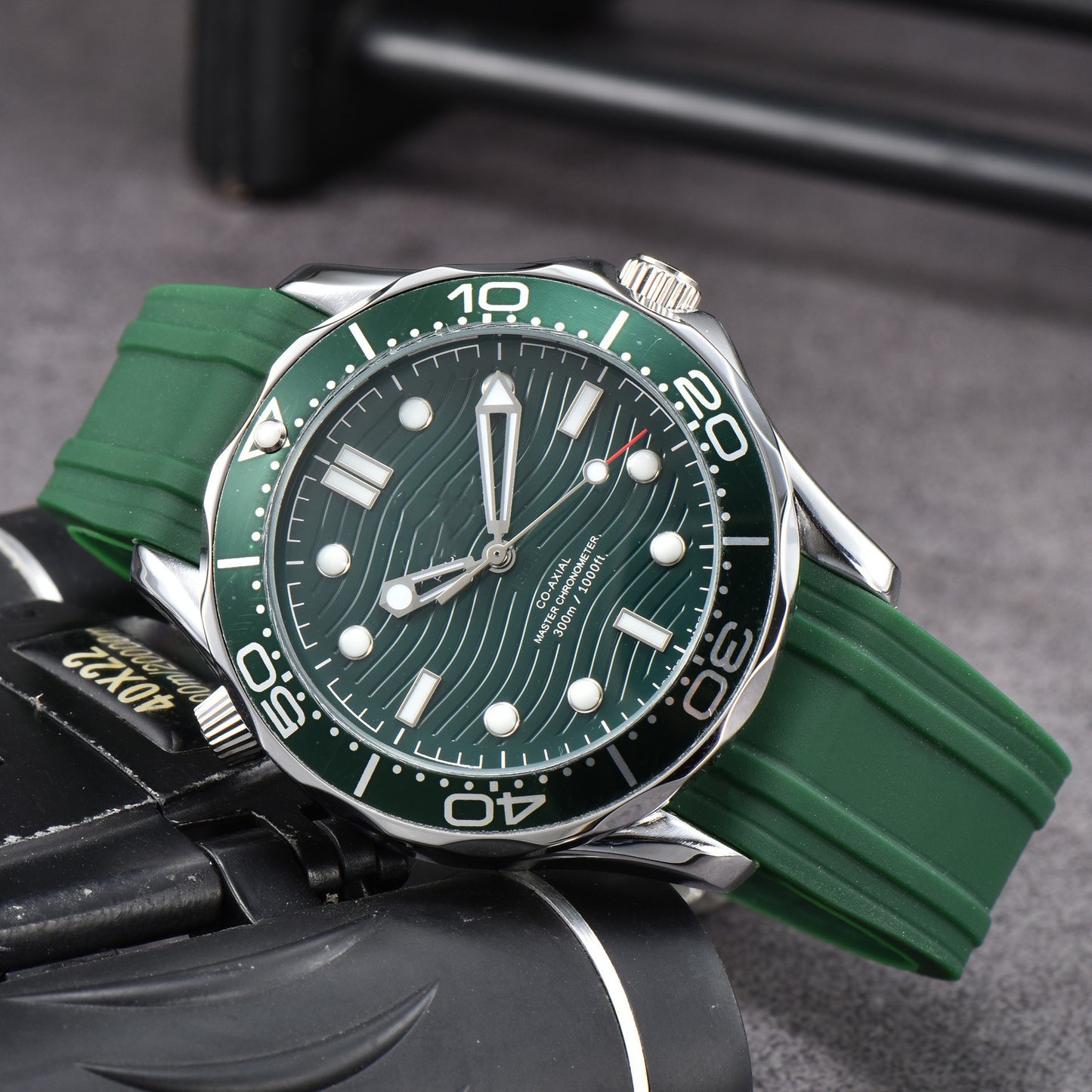 Montre mécanique transparente 3 aiguilles pour homme