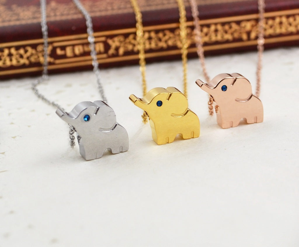Collier éléphant pour bébé à la mode