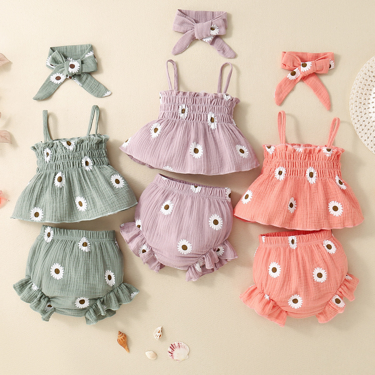 Ensemble trois pièces short à bretelles, jupe et foulard à rayures pour bébé