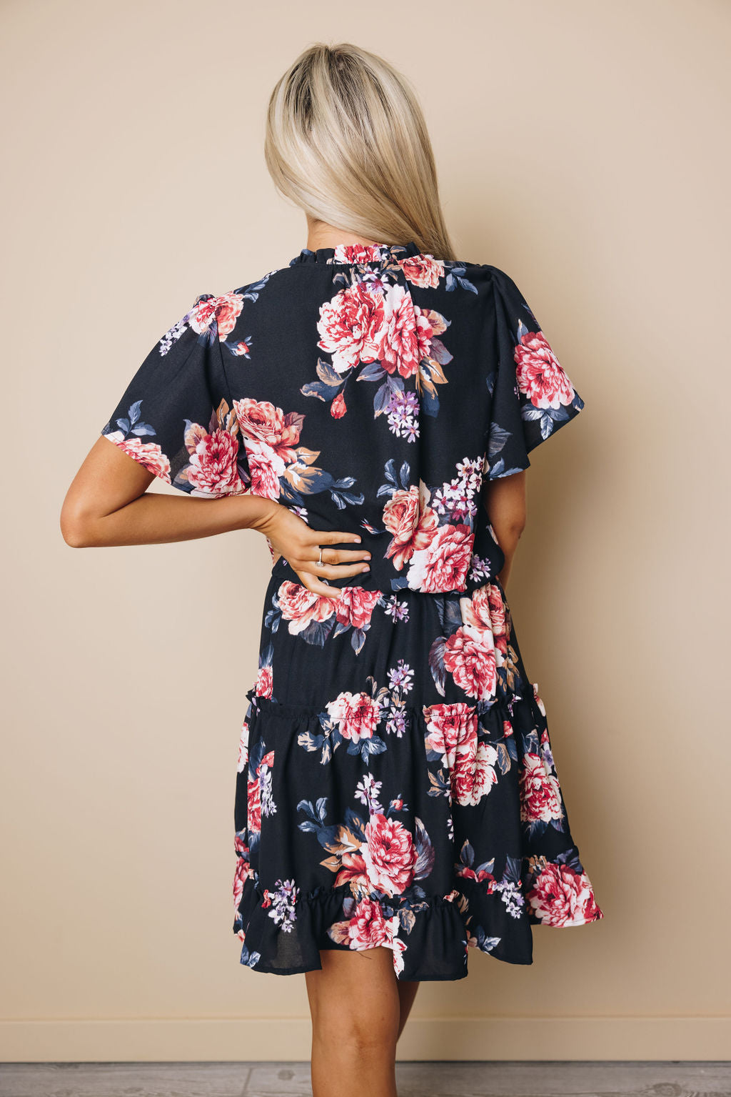 Mini-robe Nia à volants et lien à nouer