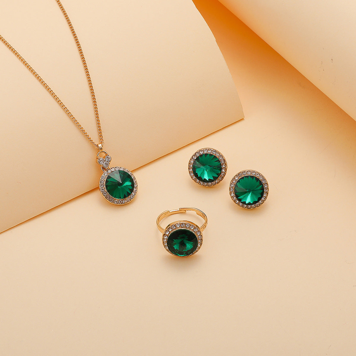 Water Brick Round Emerald Jewelry Suit