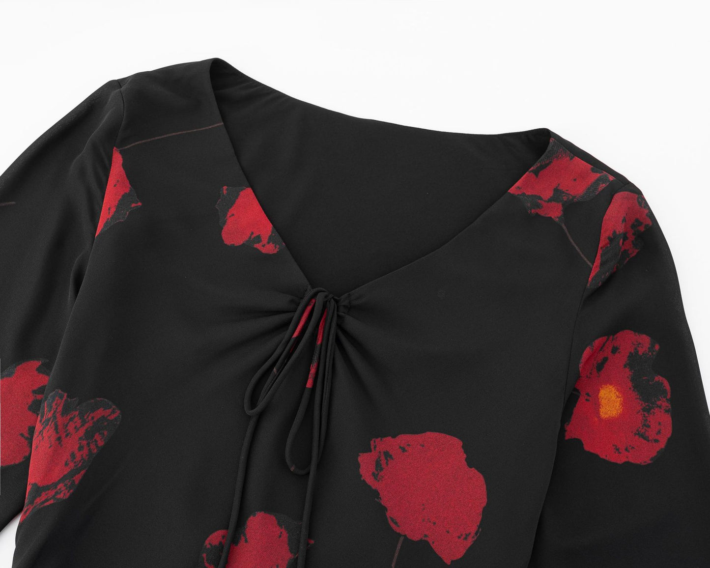 Robe sexy à décolleté en V, manches longues et taille cintrée avec nœud