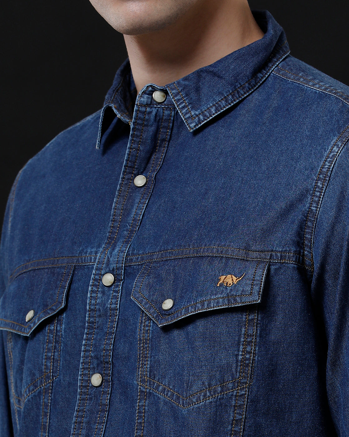Chemise décontractée en jean coupe slim unie pour homme (AMLET)