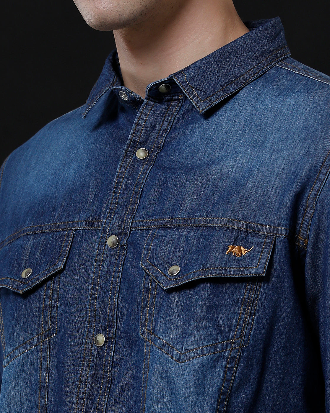 Chemise décontractée en jean slim homme unie (AMPHI)