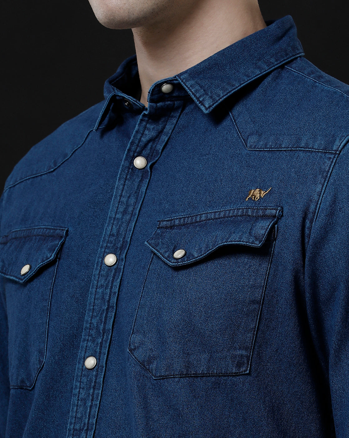 Chemise décontractée en jean coupe slim unie pour homme (ANTOL)