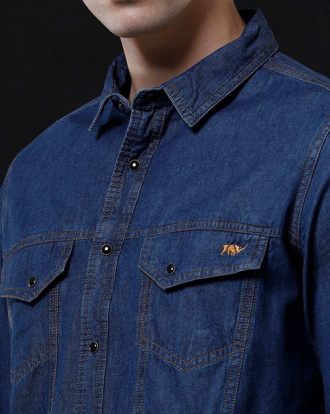 Chemise décontractée en jean coupe slim unie pour homme (APPOL)