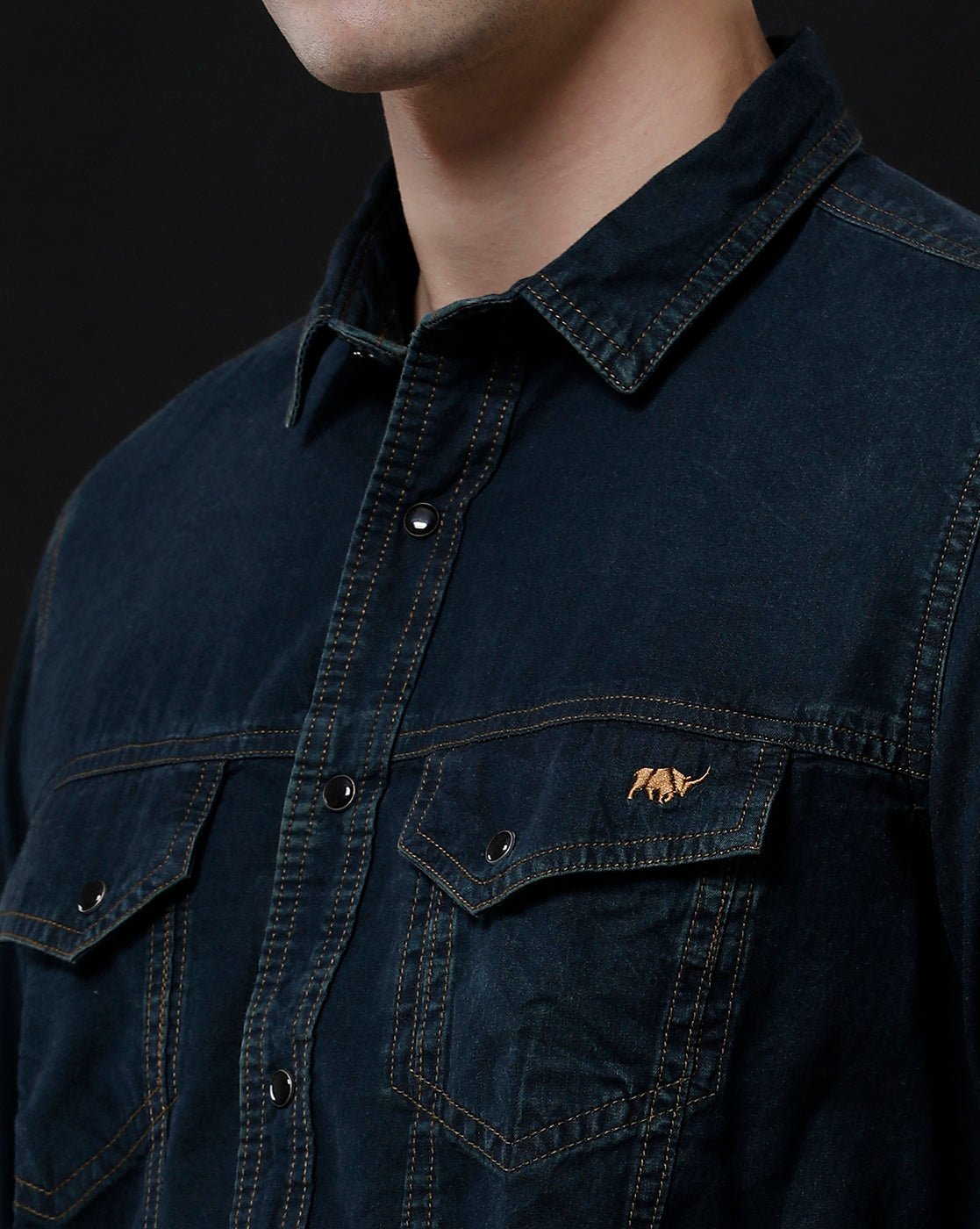 Chemise décontractée en jean slim homme unie (APSOM)
