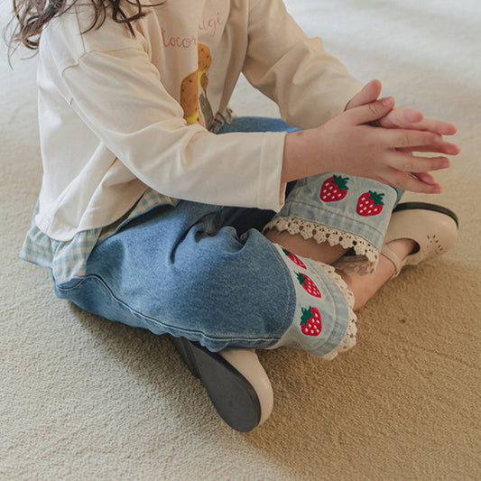 Sweet Lace Patchwork Embroidered Casual Jeans