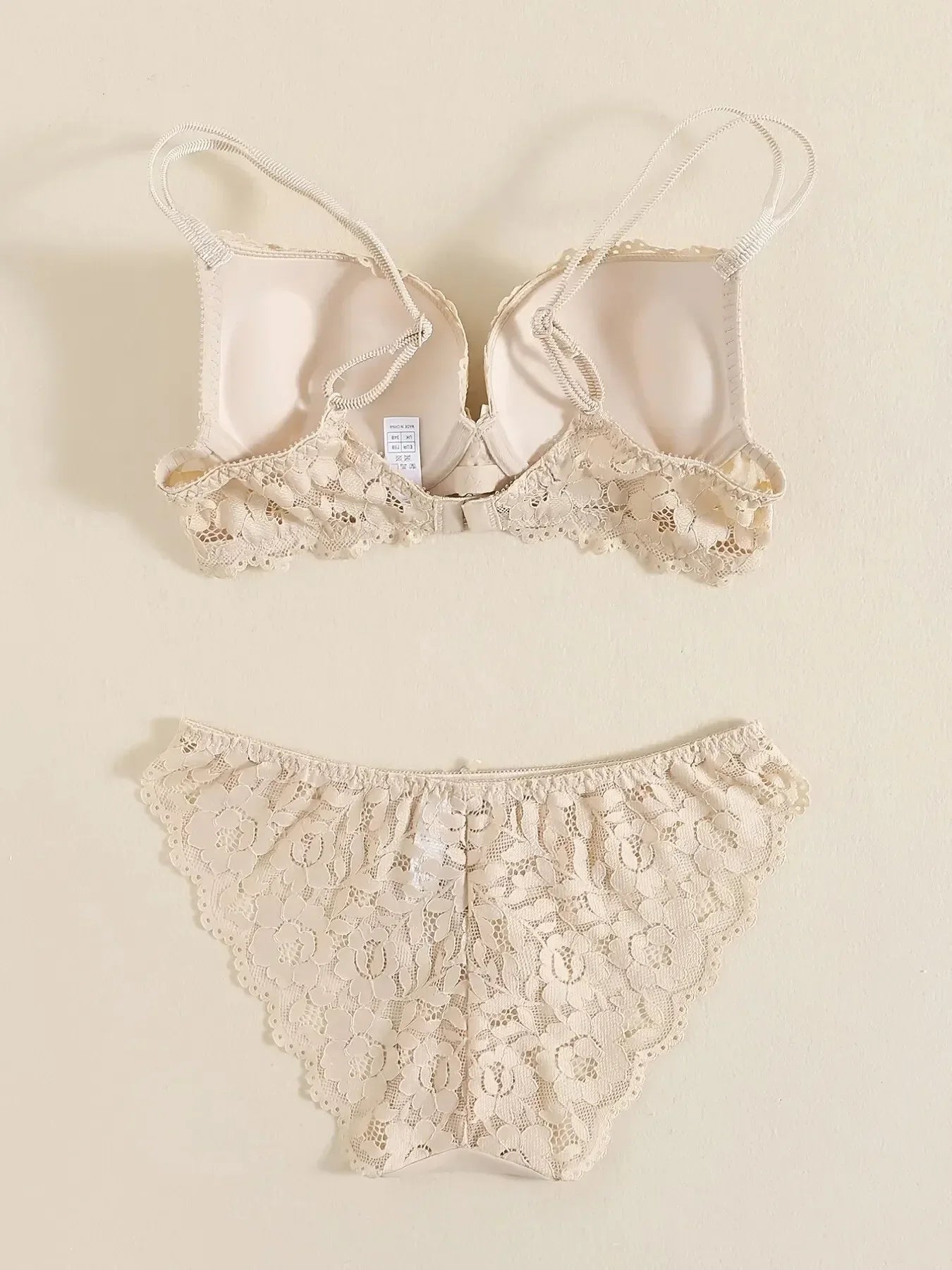 1 Set Elegant Erotic Lace Embroidery Breathable Fabric Lingeries : Push-Up Bra, Low Waist Sheer Panty - Ultimate Valentine's Day