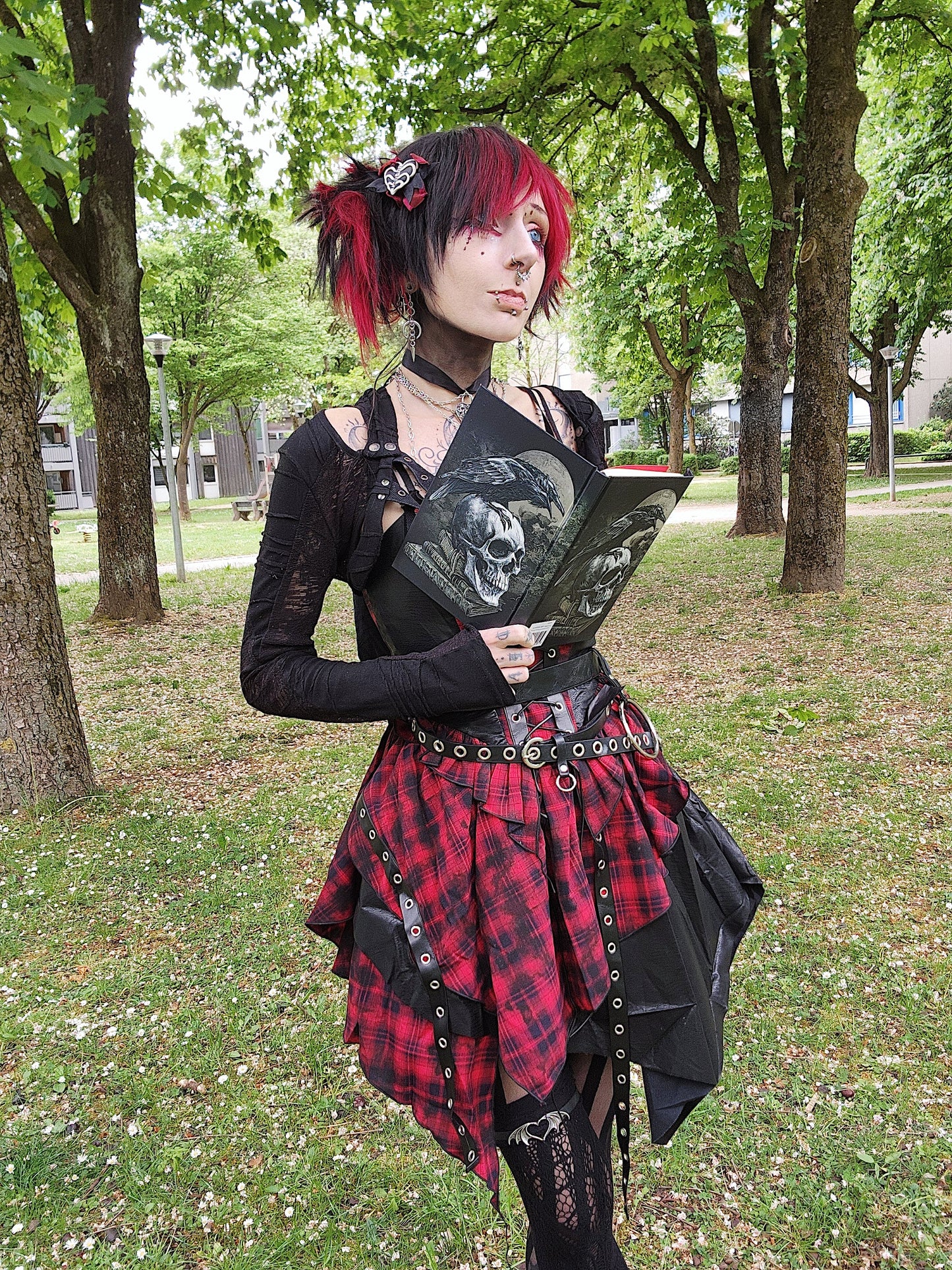 Robe Corset Punk en Tartan Rouge Dark in Love avec Jupe Asymétrique