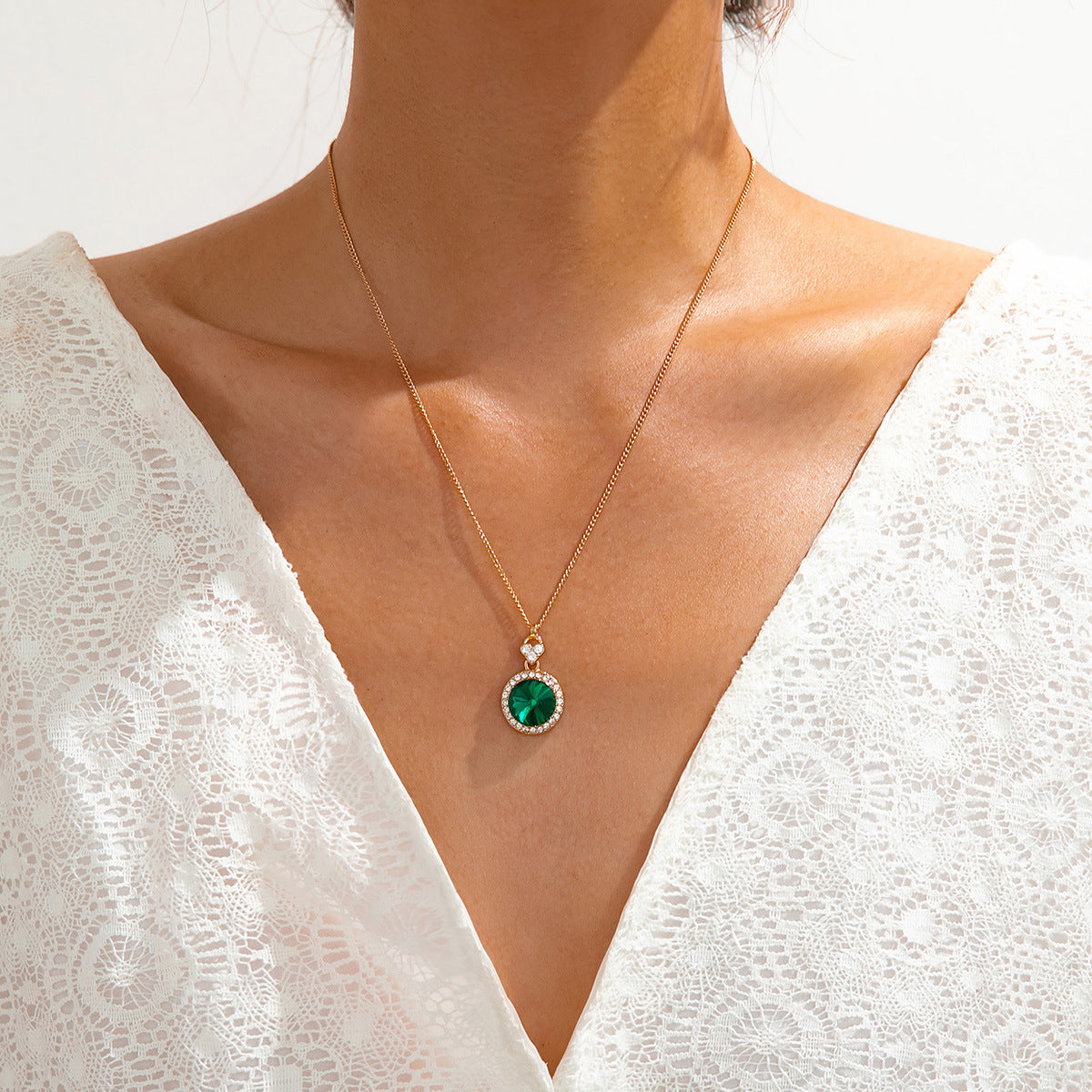 Water Brick Round Emerald Jewelry Suit