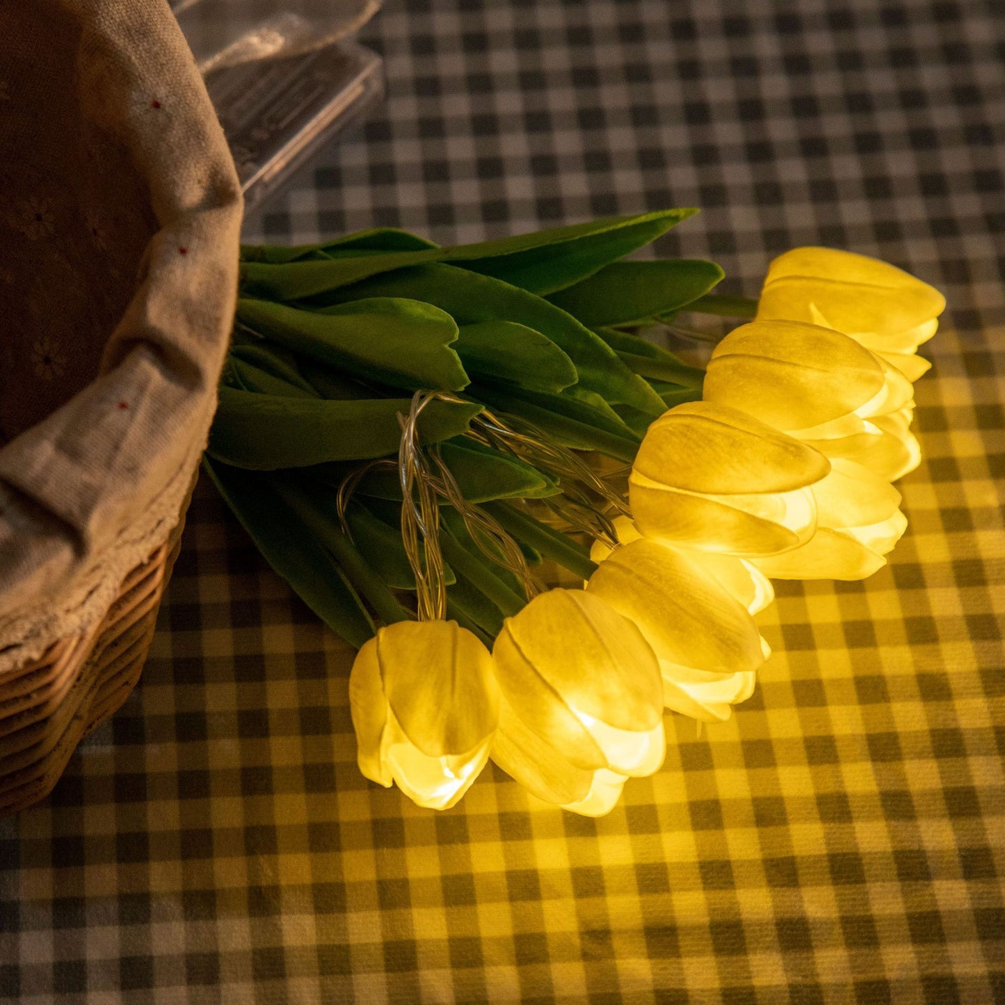 Simulation de bouquet de mariée tulipes avec chaîne lumineuse LED