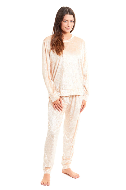 Ensemble de pyjama en velours froissé pour femme, haut et pantalon doux et confortable, parfait pour une tenue de nuit luxueuse, disponible en plusieurs tailles et couleurs élégantes, par Daisy Dreamer