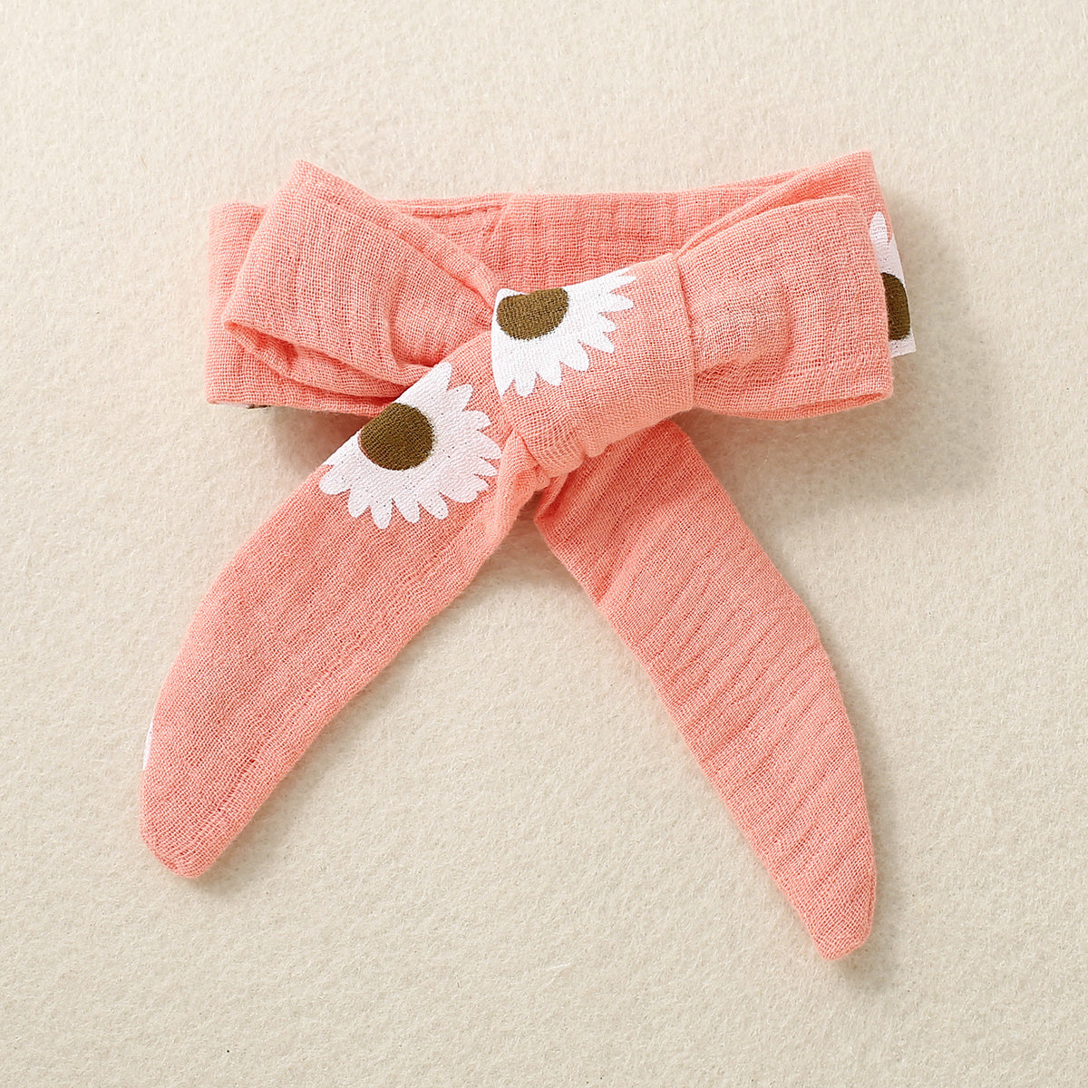 Ensemble trois pièces short à bretelles, jupe et foulard à rayures pour bébé
