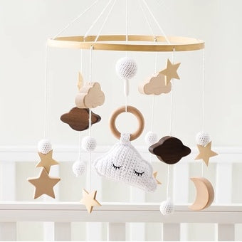 Décoration murale en bois faite au crochet pour chambre d'enfant