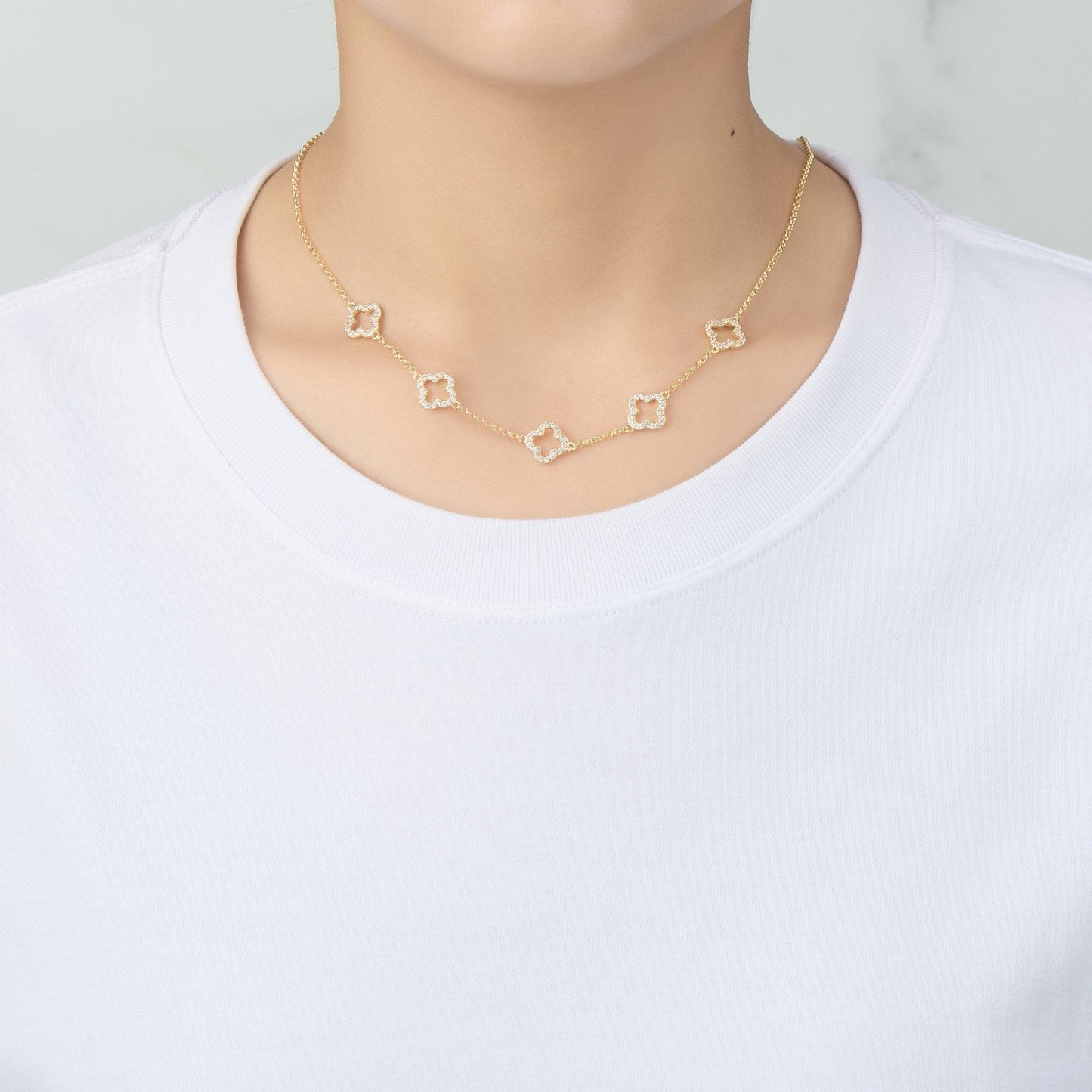 Collier multi-trèfles plaqué or 18 carats créé avec des cristaux Zircondia®