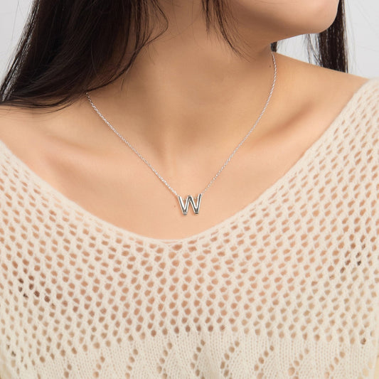 Collier initial Lettre W créé avec des cristaux Zircondia®