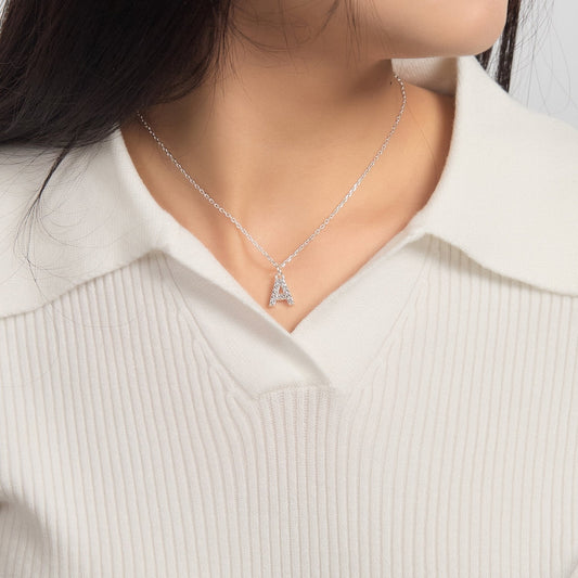 Collier initial Pave Lettre A créé avec des cristaux Zircondia®
