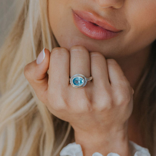 Oval-cut Sky Blue Topaz gemstone Ring - Avery