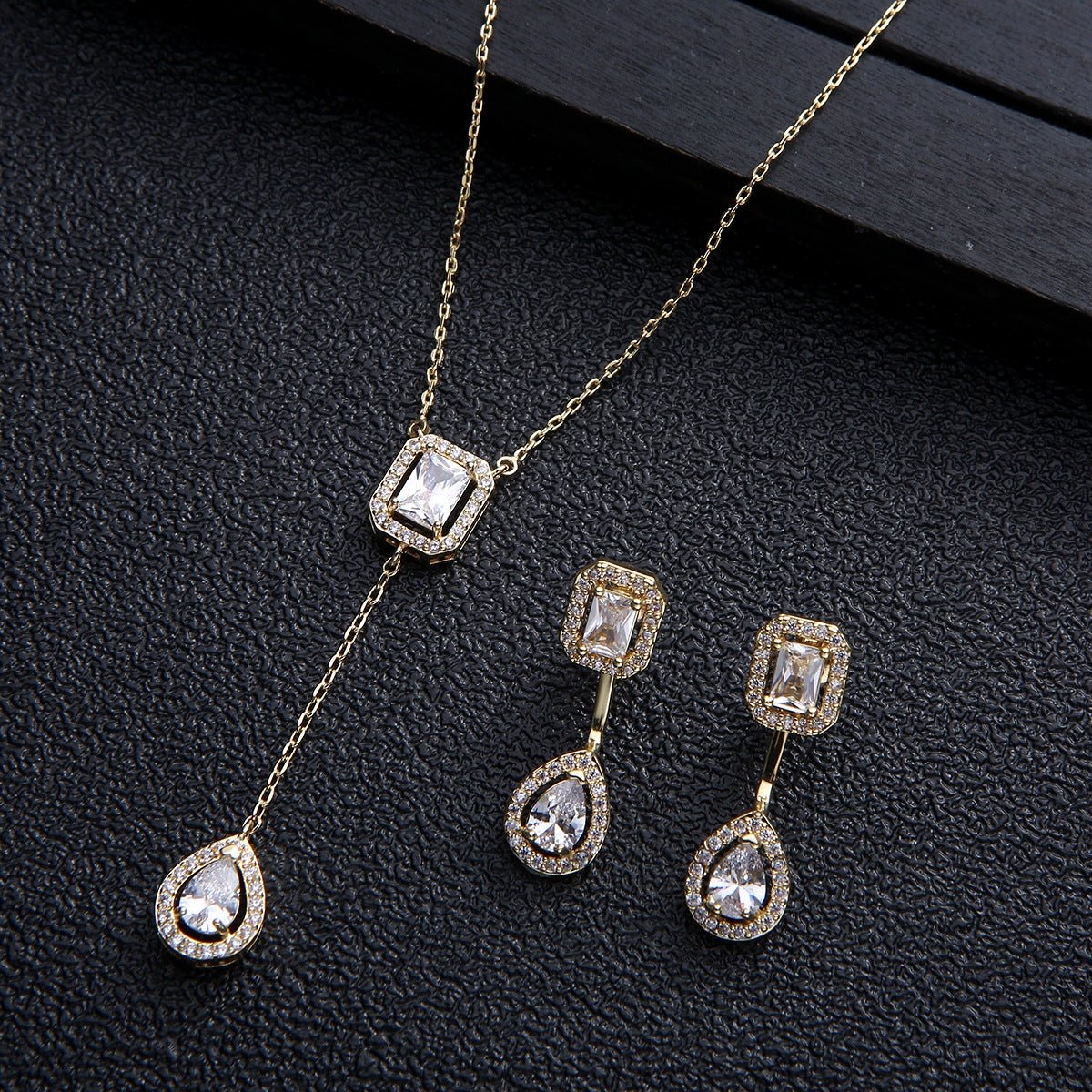 Zircon Water Drop Necklace 925