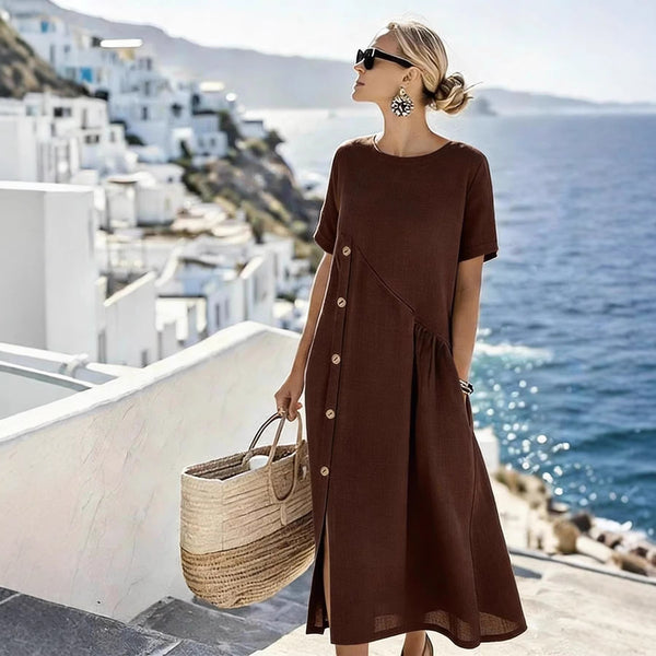 Robe mi-longue à poches plissées et ornements boutonnés