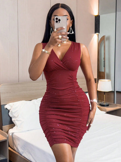 Robe fourreau froncée ornée de strass SXY