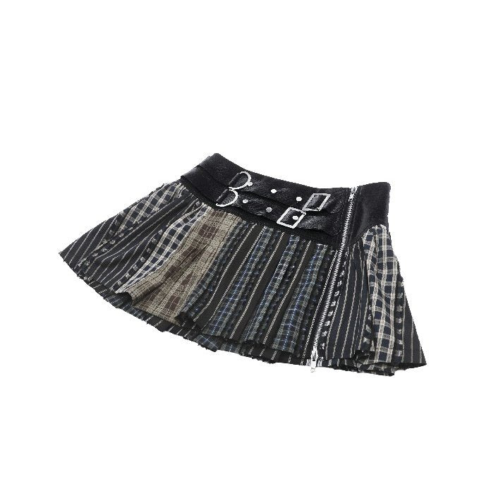 Mini-jupe plissée Dark in Love en patchwork tartan sauge et taille en cuir