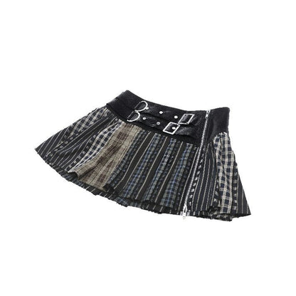 Mini-jupe plissée Dark in Love en patchwork tartan sauge et taille en cuir