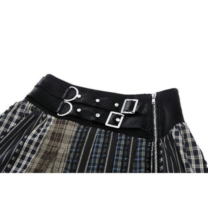 Mini-jupe plissée Dark in Love en patchwork tartan sauge et taille en cuir