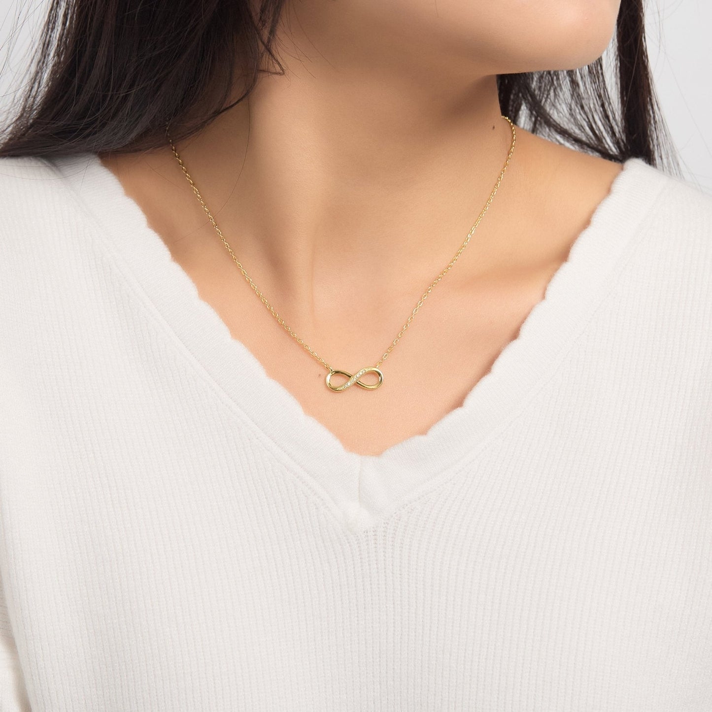 Collier avec pendentif infini plaqué or 18 carats orné de cristaux Zircondia®