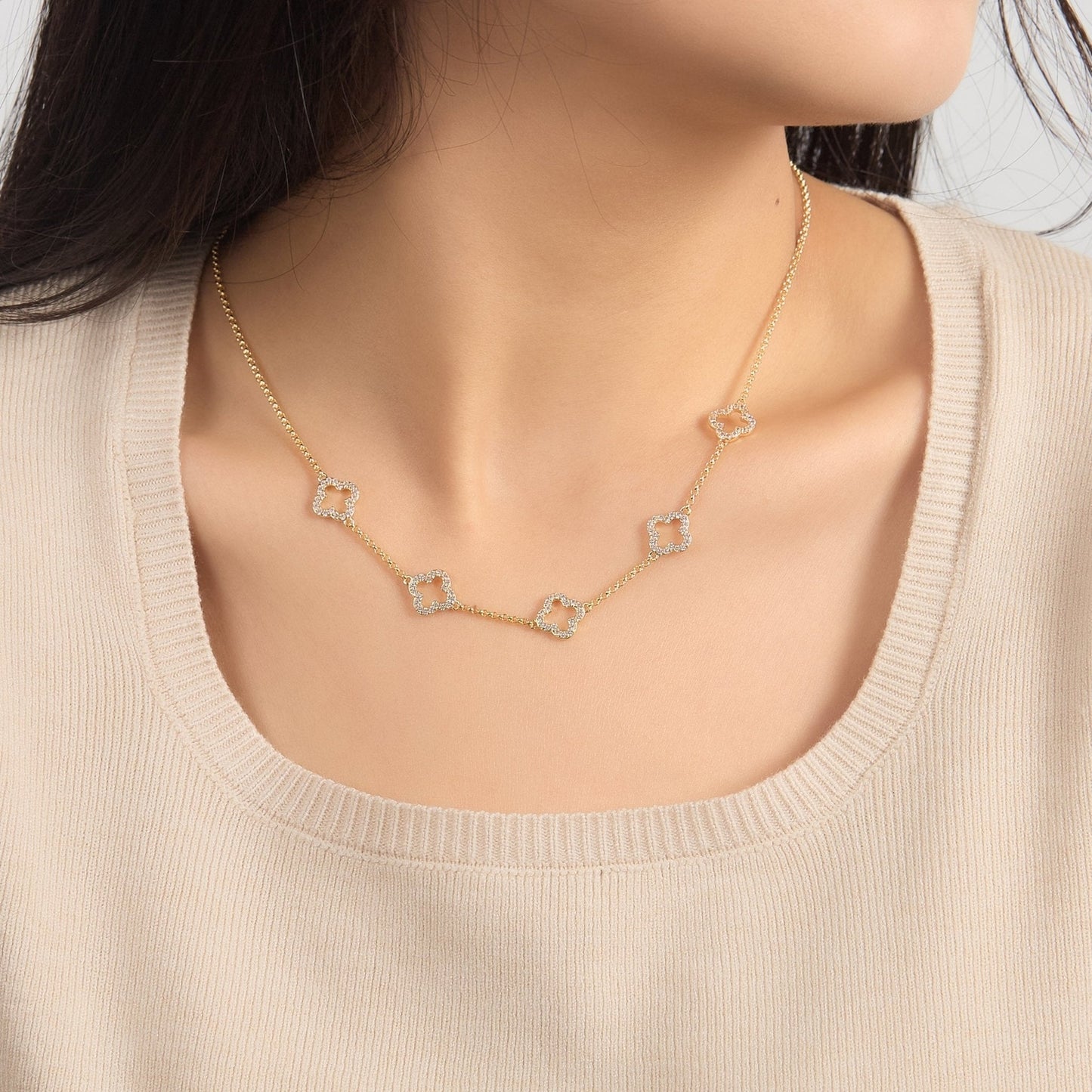 Collier multi-trèfles plaqué or 18 carats créé avec des cristaux Zircondia®