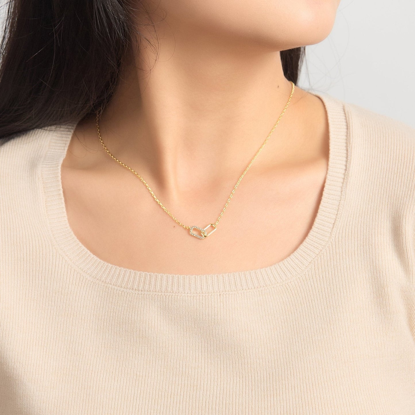 Collier à maillons trombone plaqué or 18 carats créé avec des cristaux Zircondia®