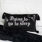 Coussin en satin « Gothic Gifts Dying to Go to Sleep »