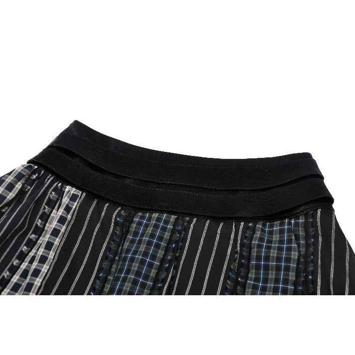 Mini-jupe plissée Dark in Love en patchwork tartan sauge et taille en cuir