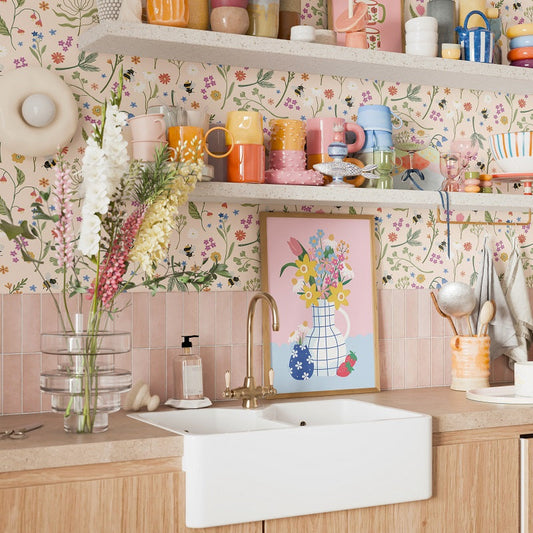 BUMBLEBEE MEADOW WALLPAPER