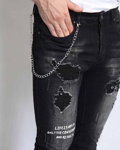 Jean noir déchiré et délavé au motif graffiti
