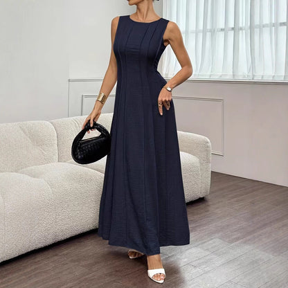 Robe longue élégante et stylée plissée sans manches à col rond pour femme