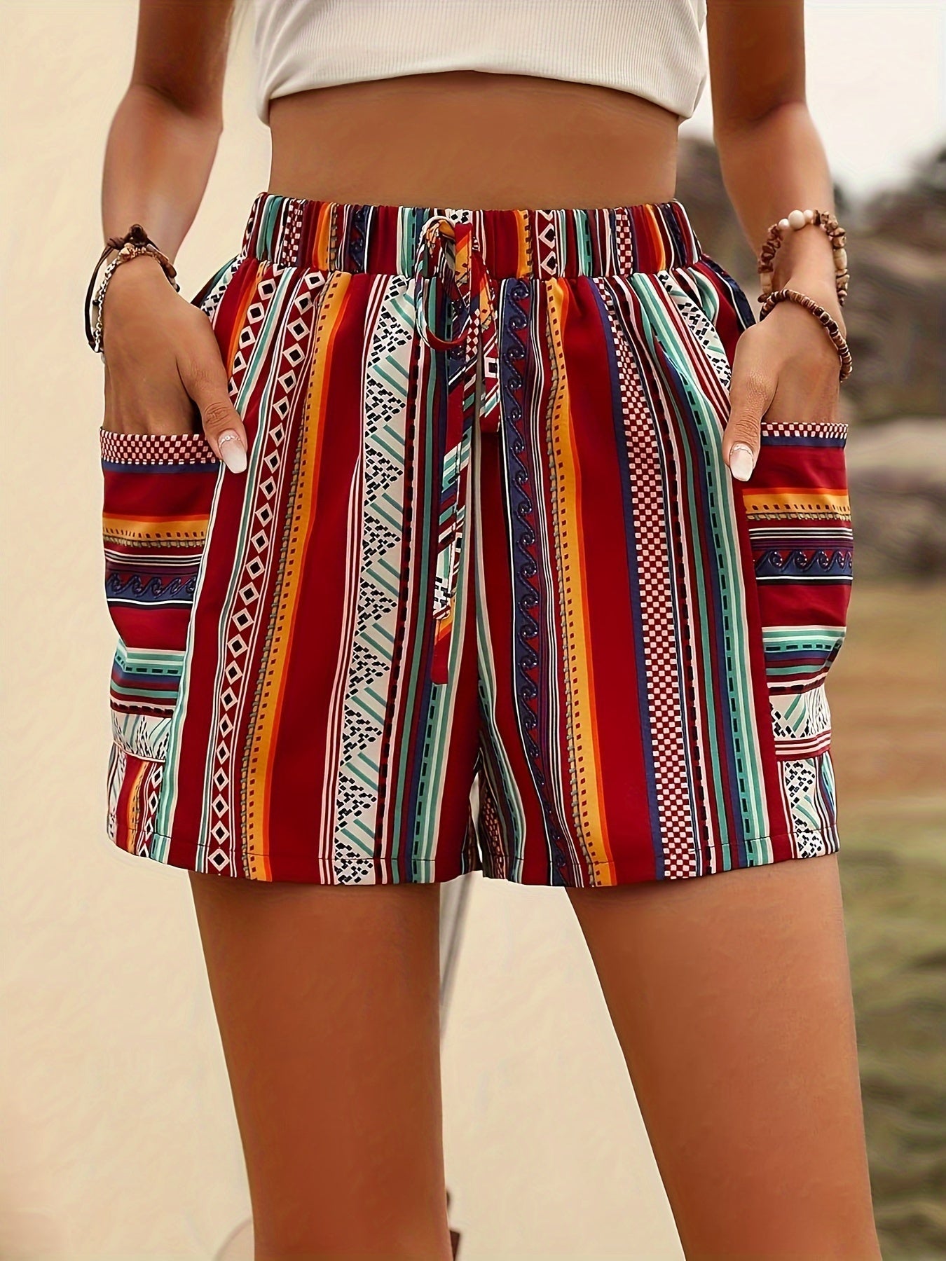 Short court bohème taille haute pour femme, 100 % polyester tissé, motif rayé d'été avec poches, short imprimé décontracté pour femme