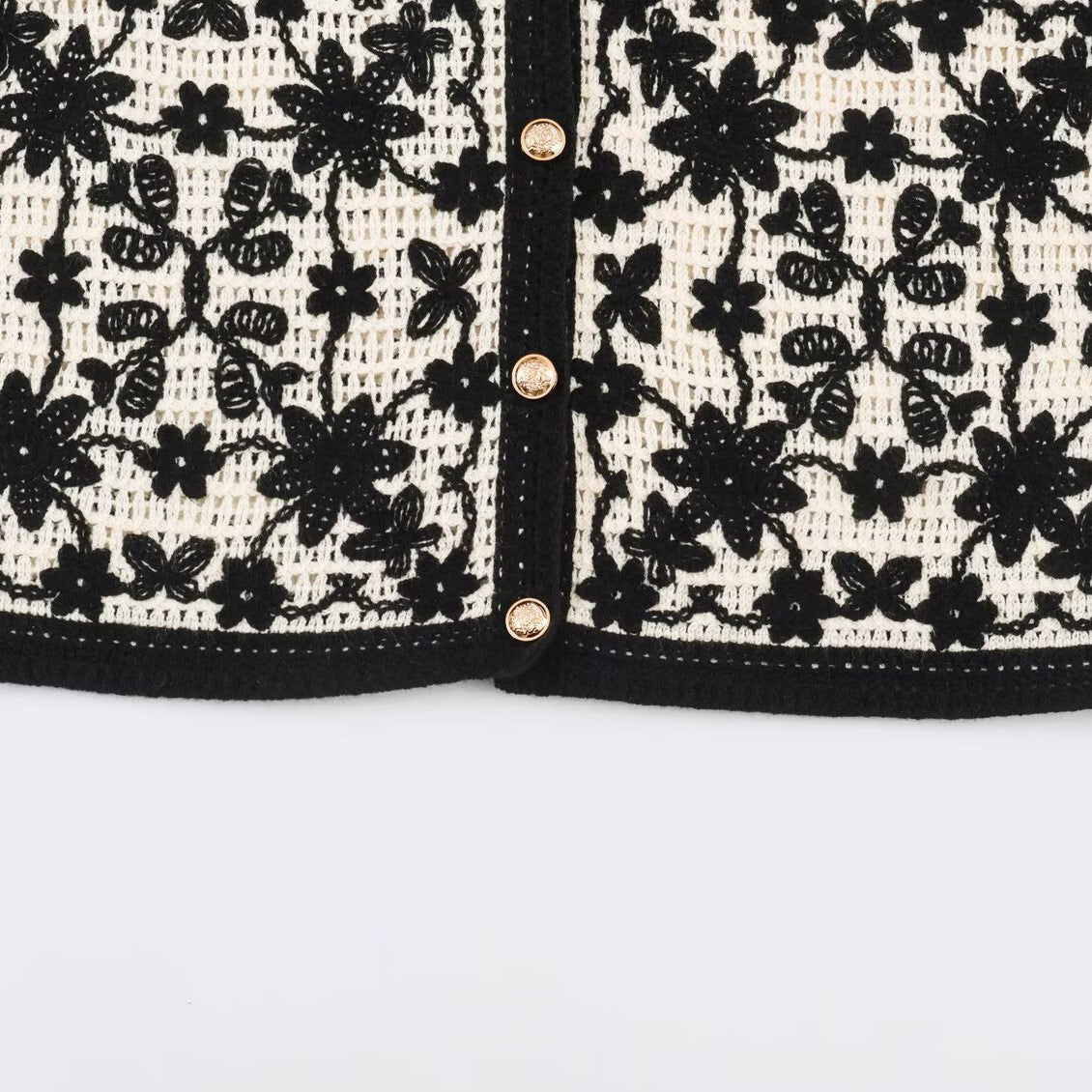 Round neck long sleeved shirt