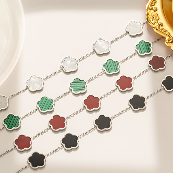 Bracelet en acier titane avec fleur d'herbe Parthenocissus