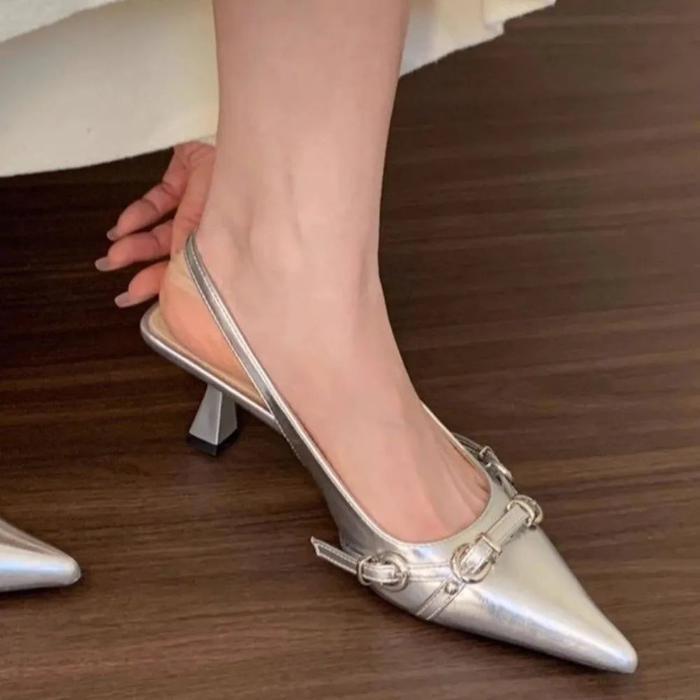 Spring and summer new one-piece buckle with toe cap sandals rear empty single shoes