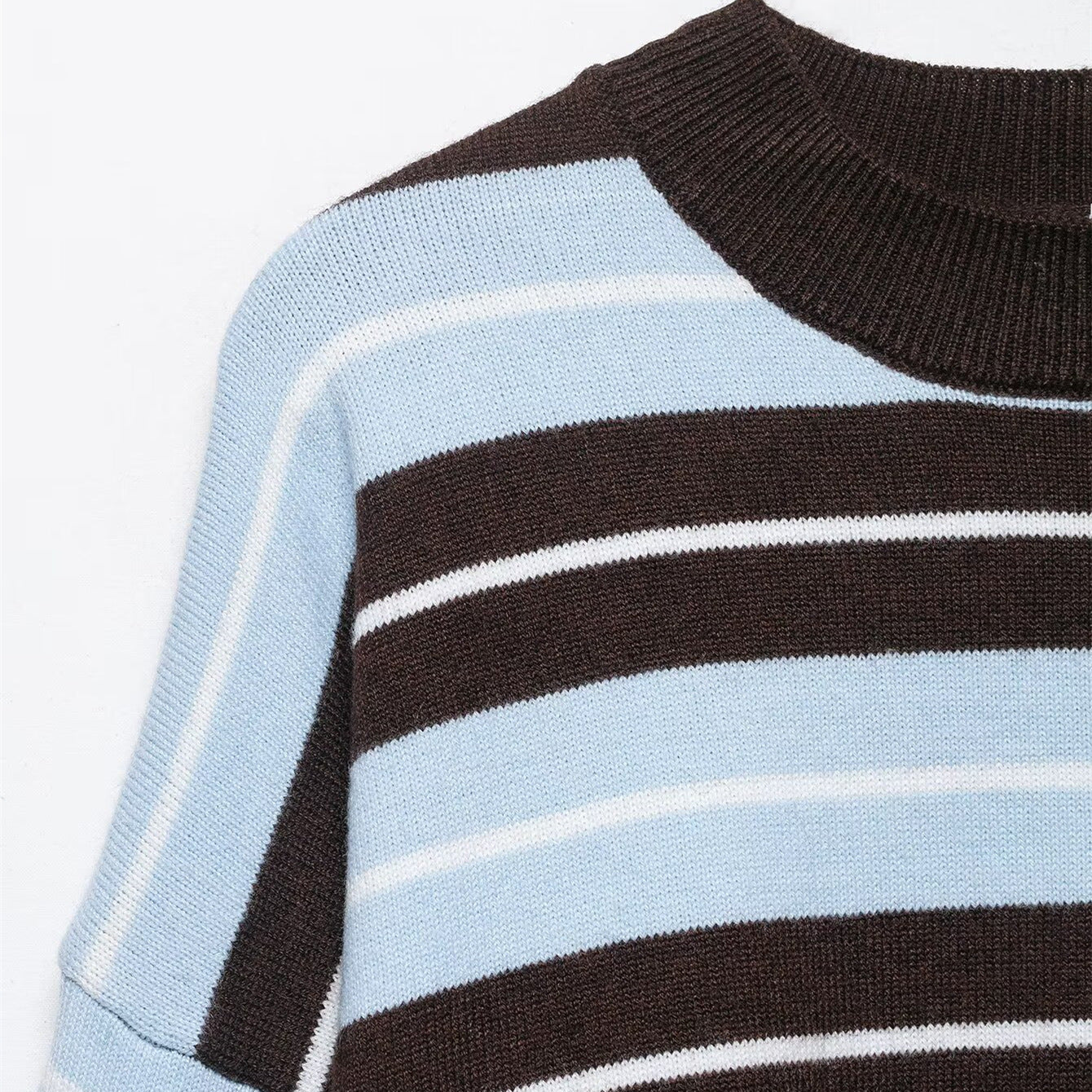 Hooded contrasting striped knitted sweater