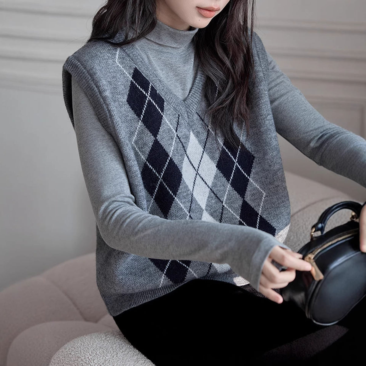 Women's V-Neck Knit Vest - Argyle Sleeveless Waistcoat Layering