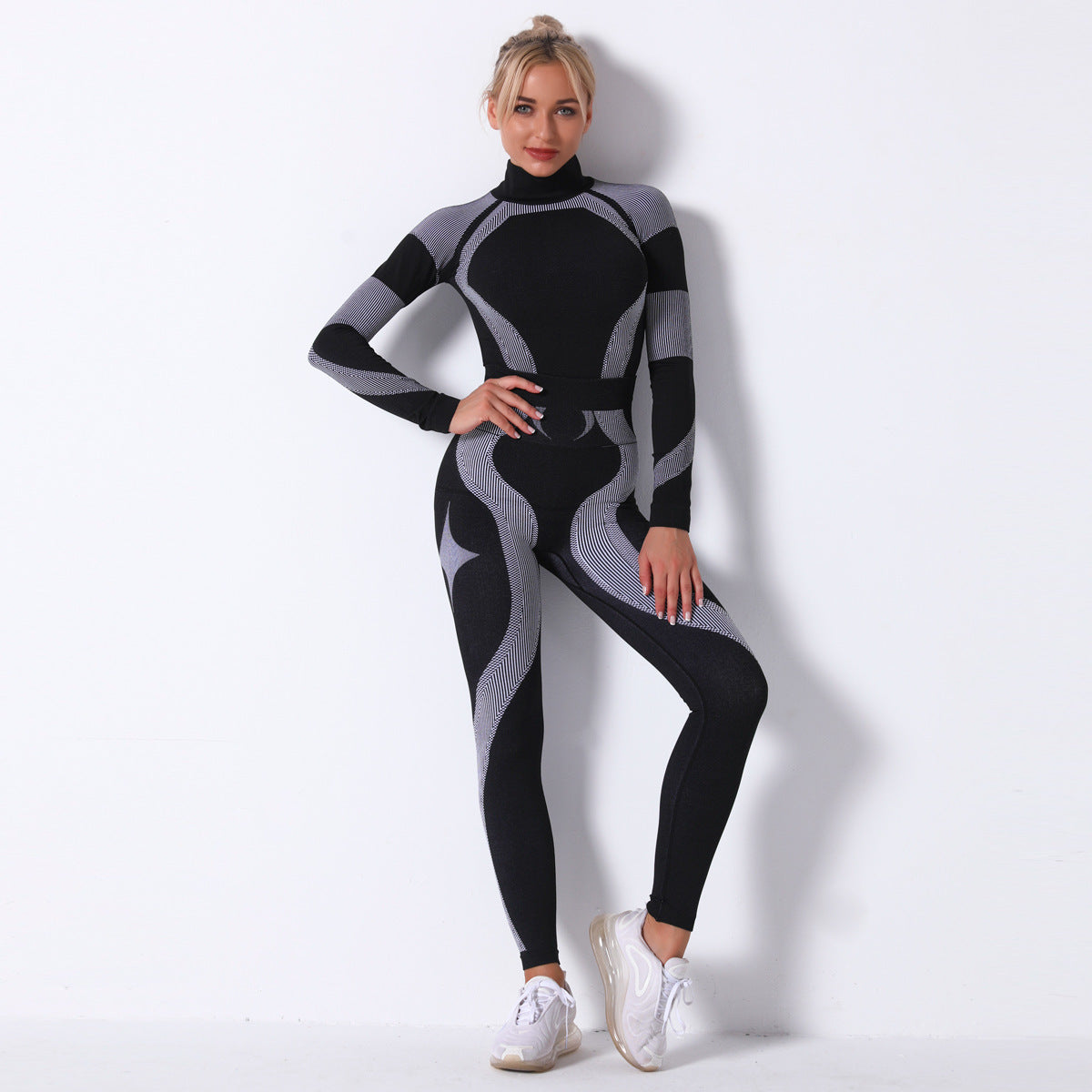 Ensemble deux pièces de sport à manches longues et à rayures pour le yoga
