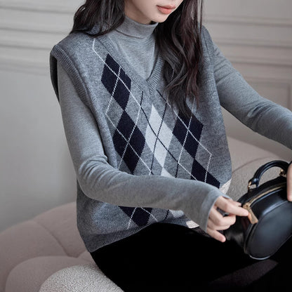 Women's V-Neck Knit Vest - Argyle Sleeveless Waistcoat Layering