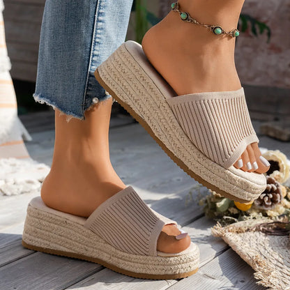 Straw woven sandals for women wearing fashionable fish mouth one-piece slippers for women