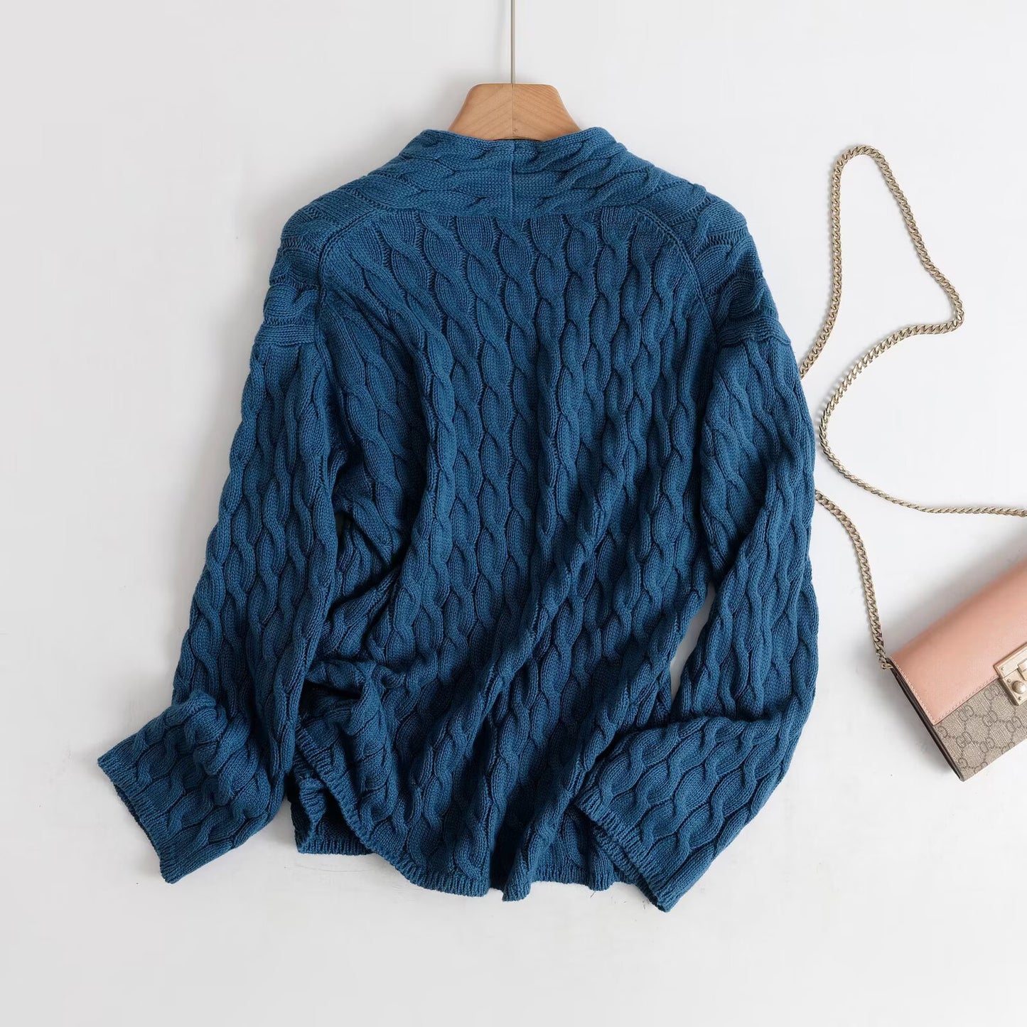 Women's Solid Color Cable Knit V-Neck Long Sleeve Sweater