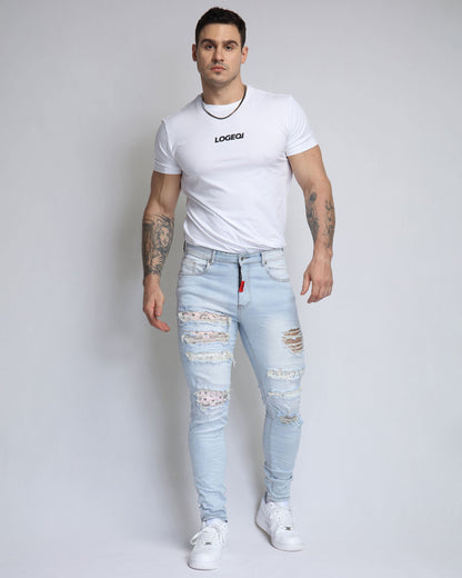 Jean bleu déchiré délavé avec patch fleur de cajou rose