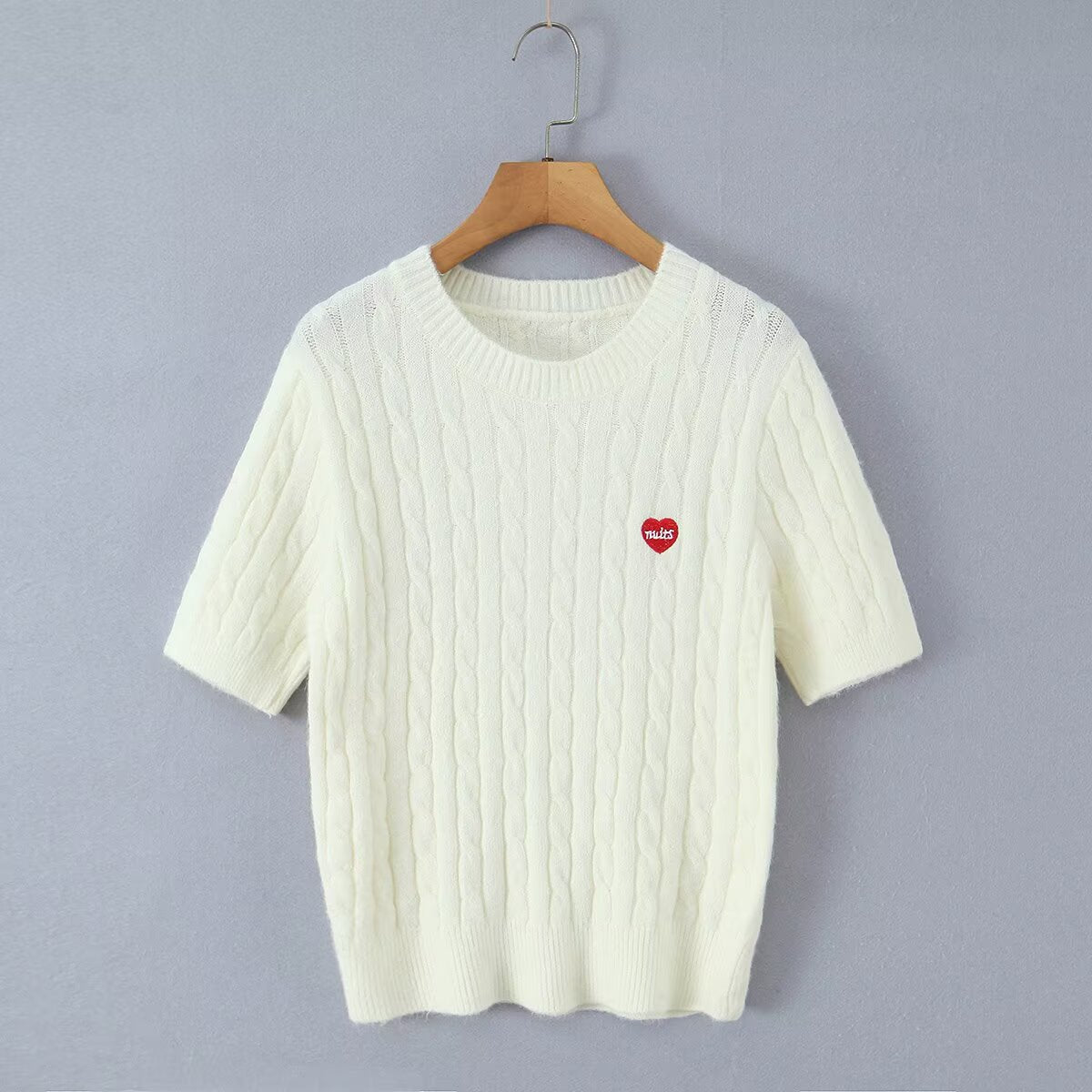 Short sleeved embroidery college style knitted sweater